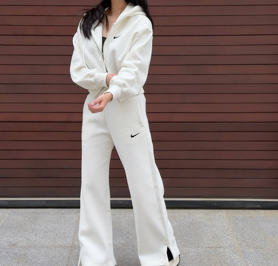 Photo by 𝘊𝘰𝘭𝘭𝘦𝘤𝘵𝘰𝘳𝘴 on October 01, 2025. May be an image of 1 person, coat, drawstring, sweatpants, jacket, parka, sweatsuit and text.