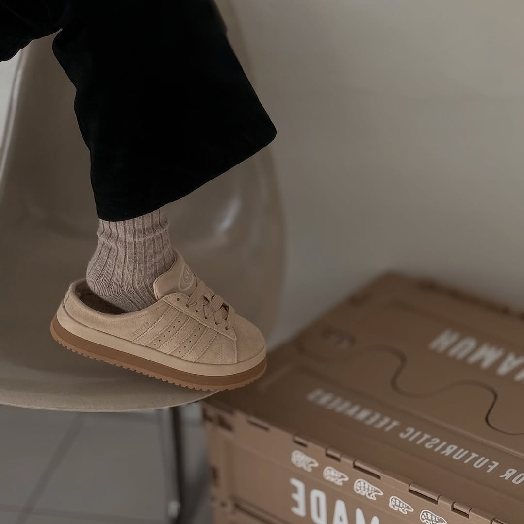 Photo by 𝘊𝘰𝘭𝘭𝘦𝘤𝘵𝘰𝘳𝘴 on October 24, 2025. May be an image of espadrilles, sneakers, baby shoes, carton, wool and text.