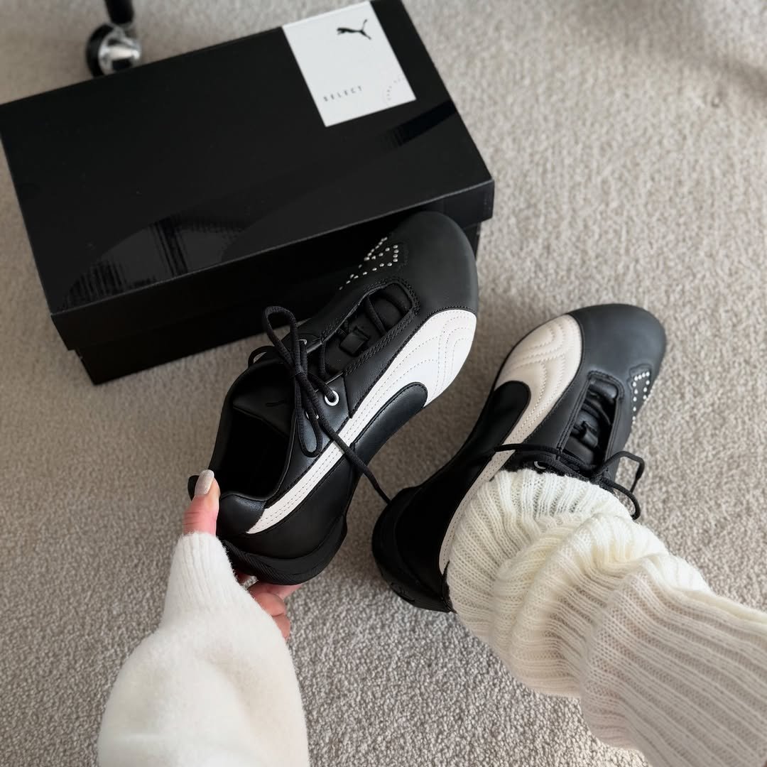 Photo by 𝘊𝘰𝘭𝘭𝘦𝘤𝘵𝘰𝘳𝘴 on December 24, 2025. May be an image of sneakers, baby shoes, boots and text.