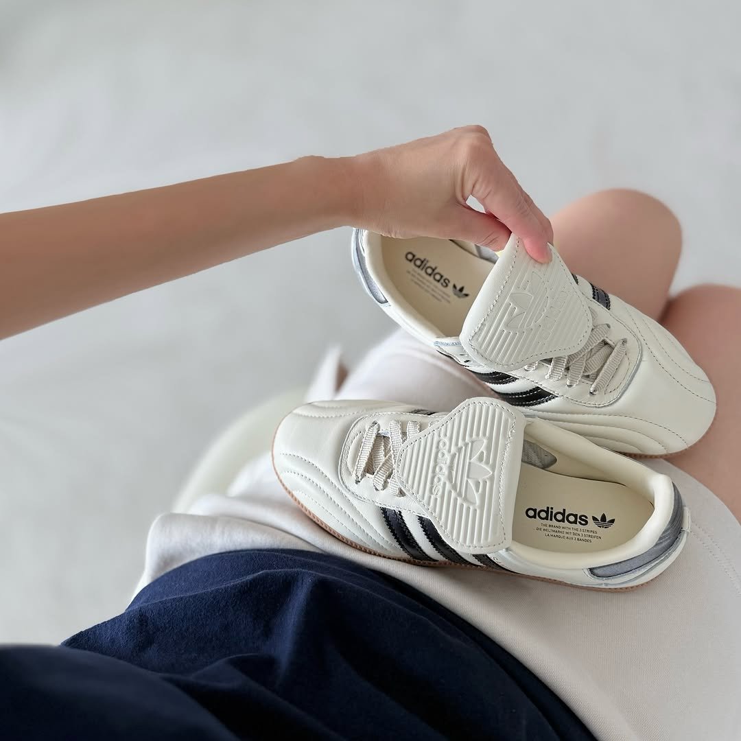 Photo by 𝘊𝘰𝘭𝘭𝘦𝘤𝘵𝘰𝘳𝘴 on August 08, 2025. May be an image of espadrilles, baby shoes, sneakers, toecap shoes, sandals and text.