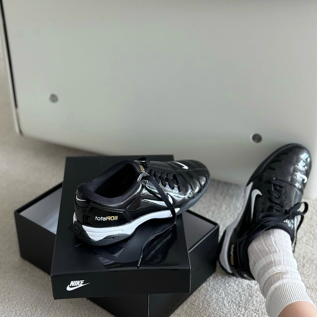 Photo by 𝘊𝘰𝘭𝘭𝘦𝘤𝘵𝘰𝘳𝘴 on August 12, 2025. May be an image of cleats, boots, sportswear, sports equipment and text.