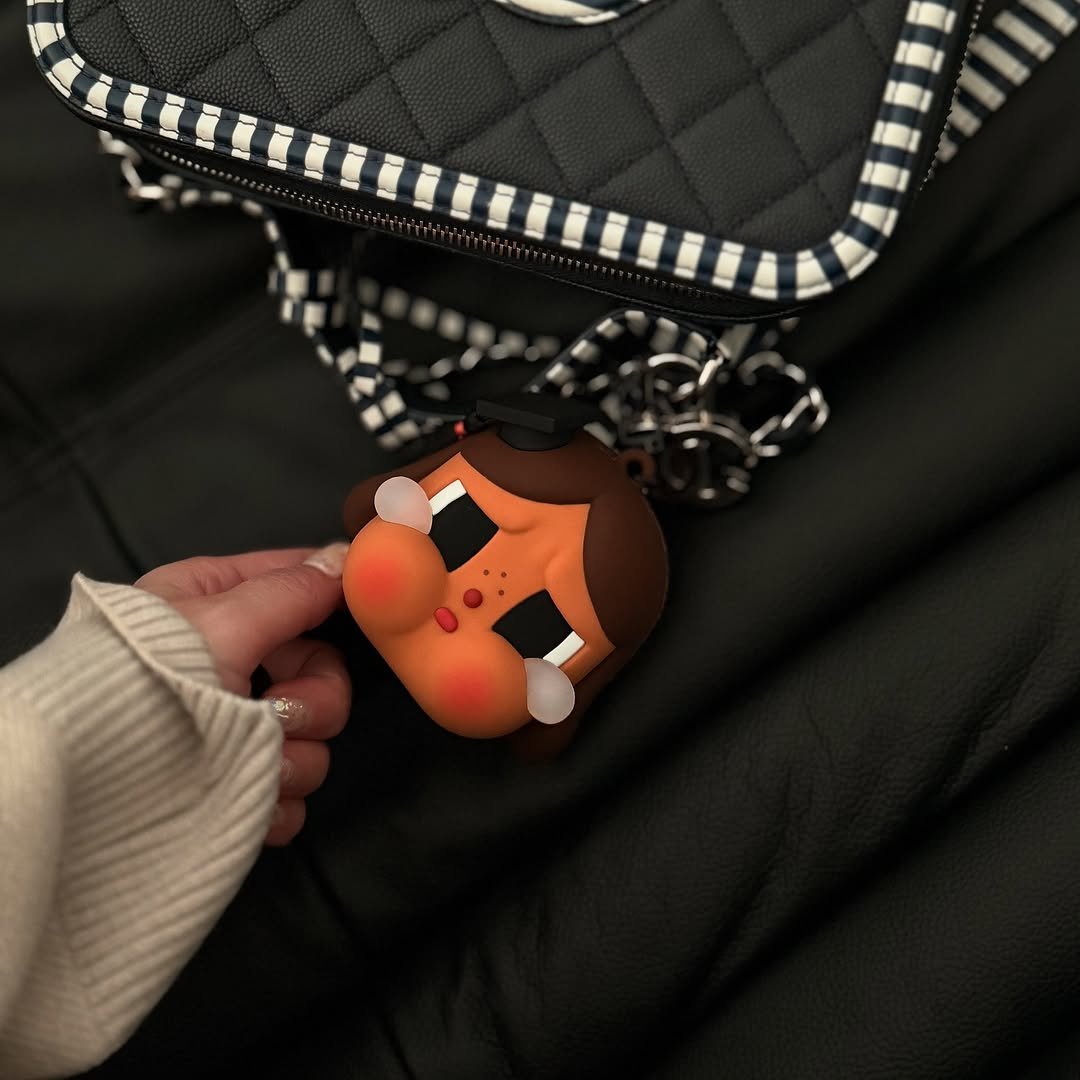 Photo by 𝘊𝘰𝘭𝘭𝘦𝘤𝘵𝘰𝘳𝘴 on August 19, 2025. May be an image of phone, purse and text.