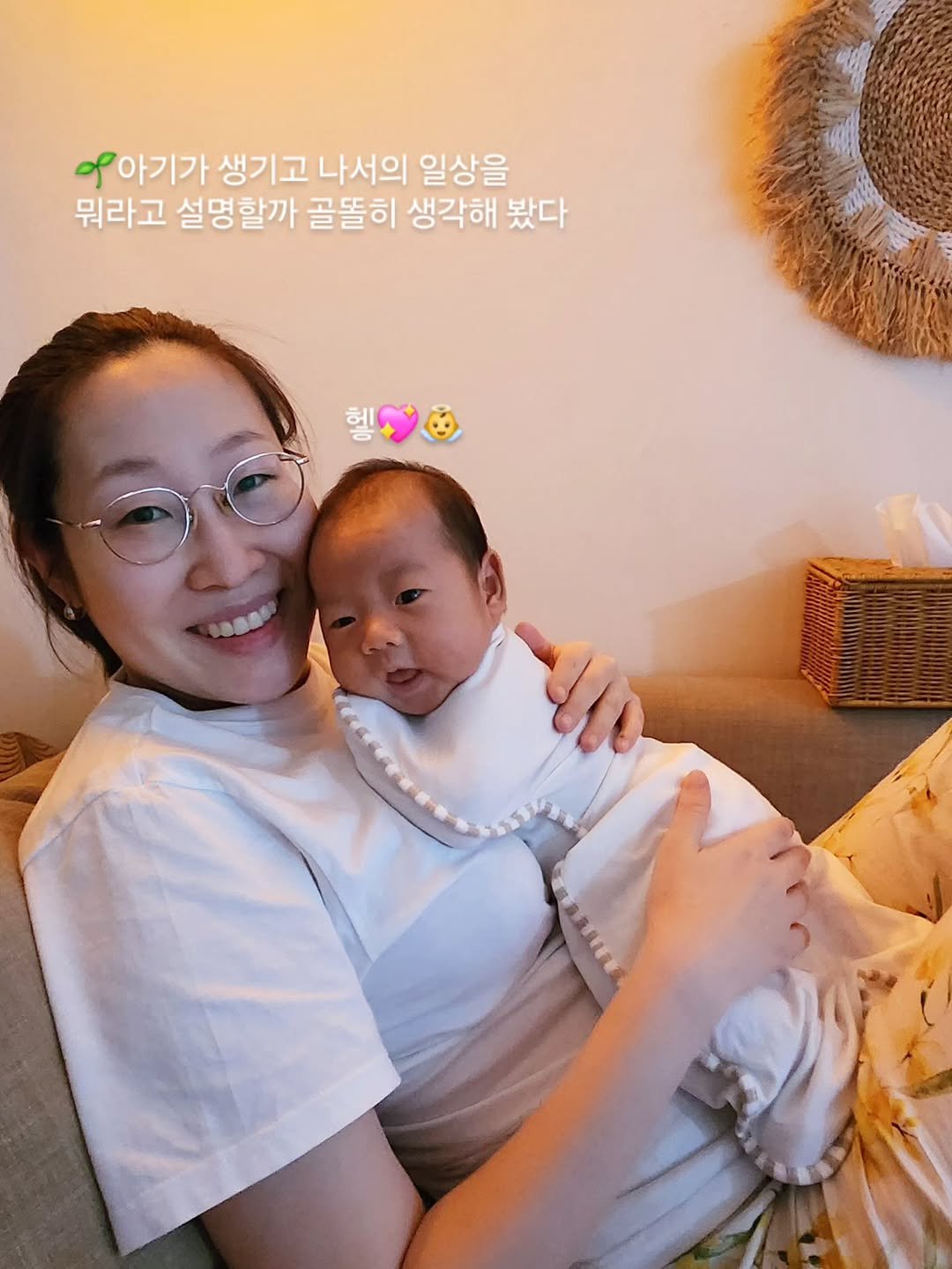 Photo shared by Young Lee_ NIKKI on April 23, 2026 tagging @bradley_hong. May be an image of baby and text that says '이아기가 생기고 나서의 일상을 뭐라고 설명할까 골똘히 생각해 봤다'.