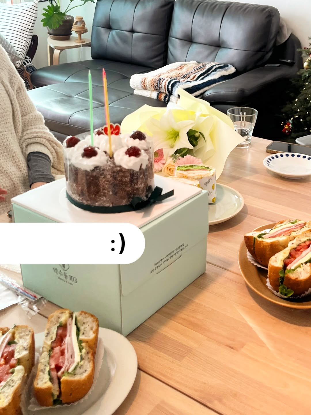 Photo shared by Young Lee_ NIKKI on January 04, 2026 tagging @bradley_hong, and @yogainliebe. May be an image of club sandwich, cake, eclair and text.