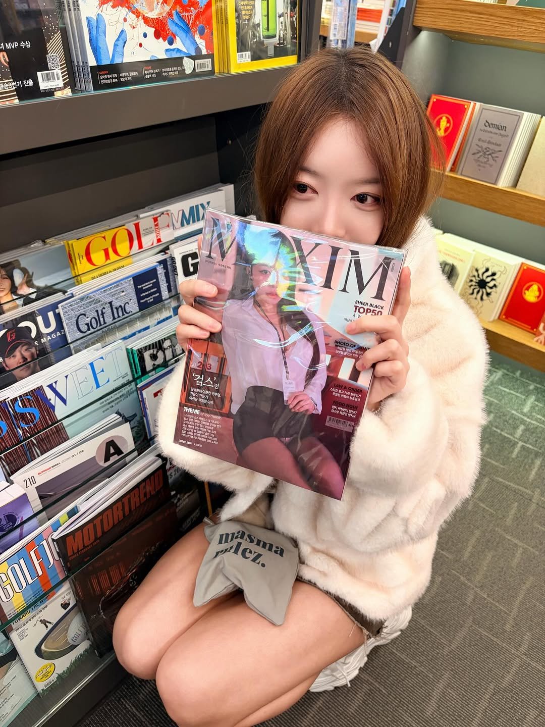 Photo shared by 리리 🩷 on February 17, 2026 tagging @maxim_ent, and @seungmin0602. May be an image of one or more people, hair, duffle coat, magazine, parka, newspaper, book, newsstand and text.