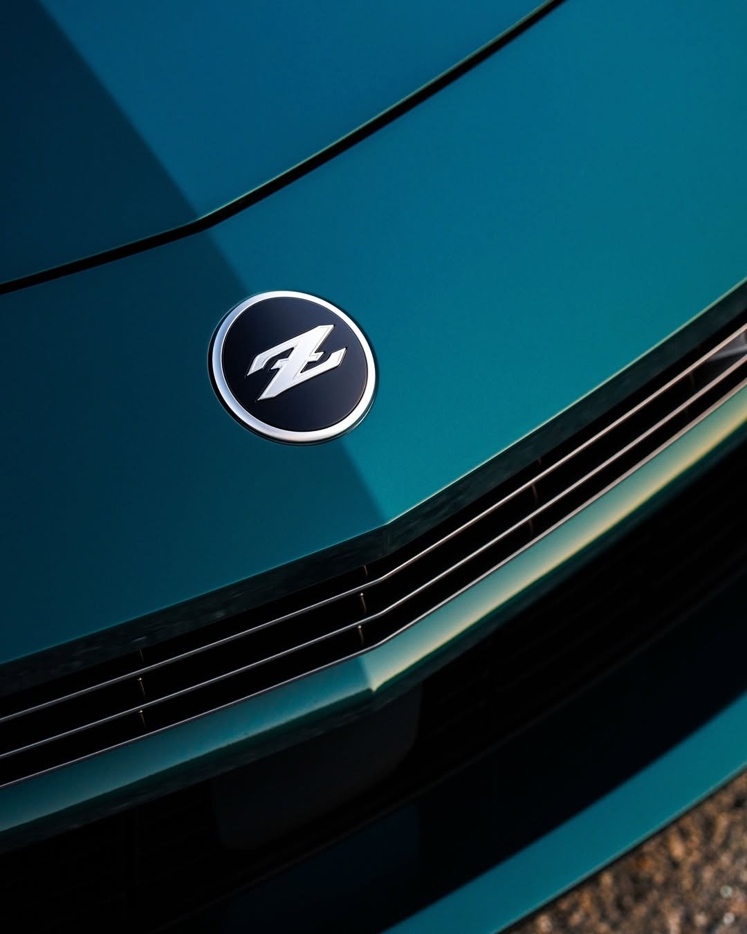 nissan 게시물 이미지: Nissan Z. The legend keeps roaring....