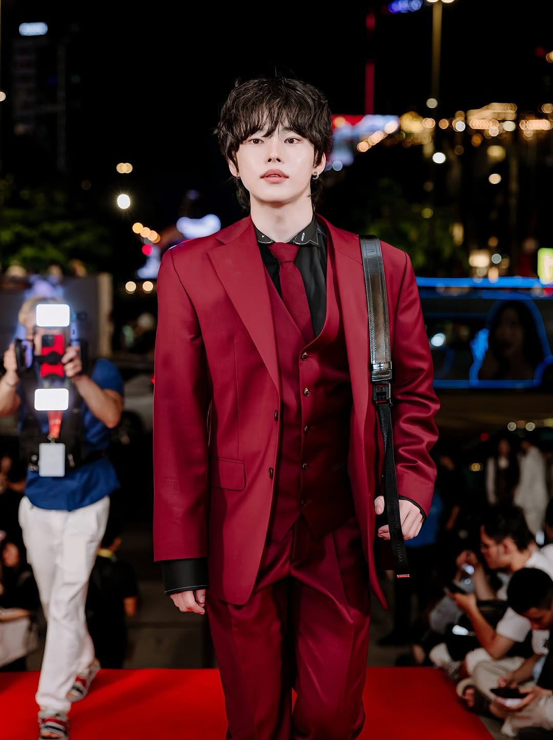 Photo by Park Dong Ju on August 10, 2025. May be an image of 5 people, overcoat, dinner jacket, blazer, suit and text.