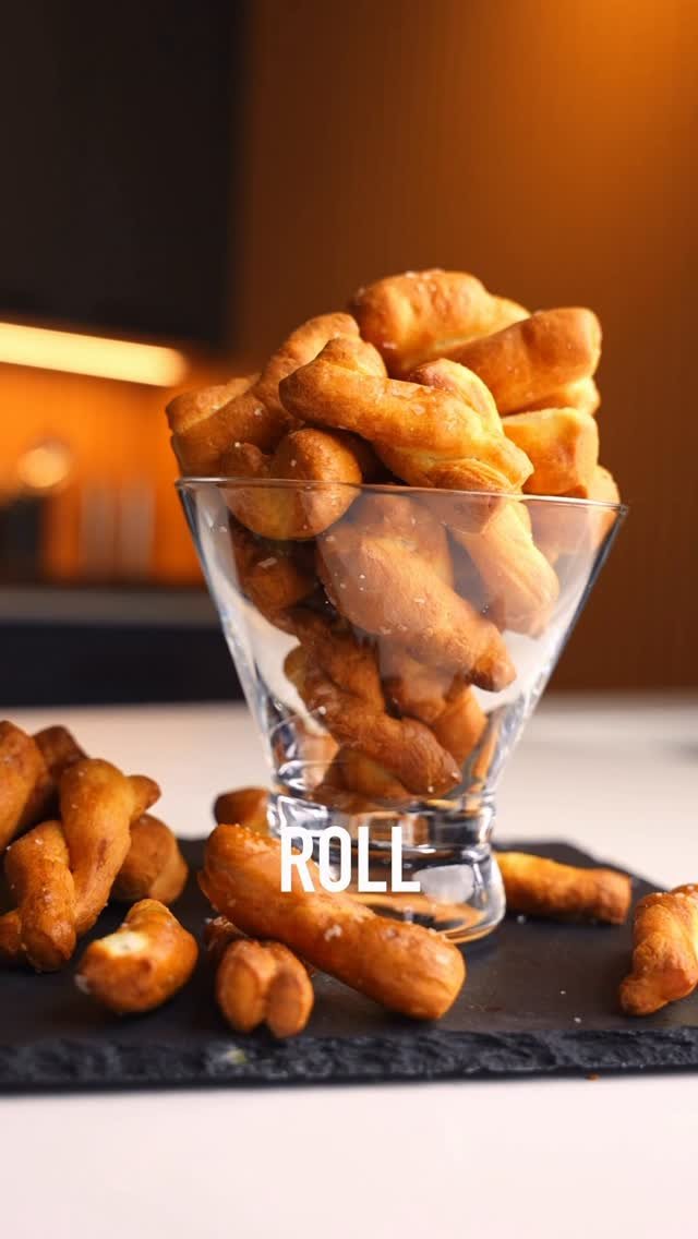 noahperlofit 게시물 이미지: Easy Crunchy Pretzel Twists‼️

Honestly these...