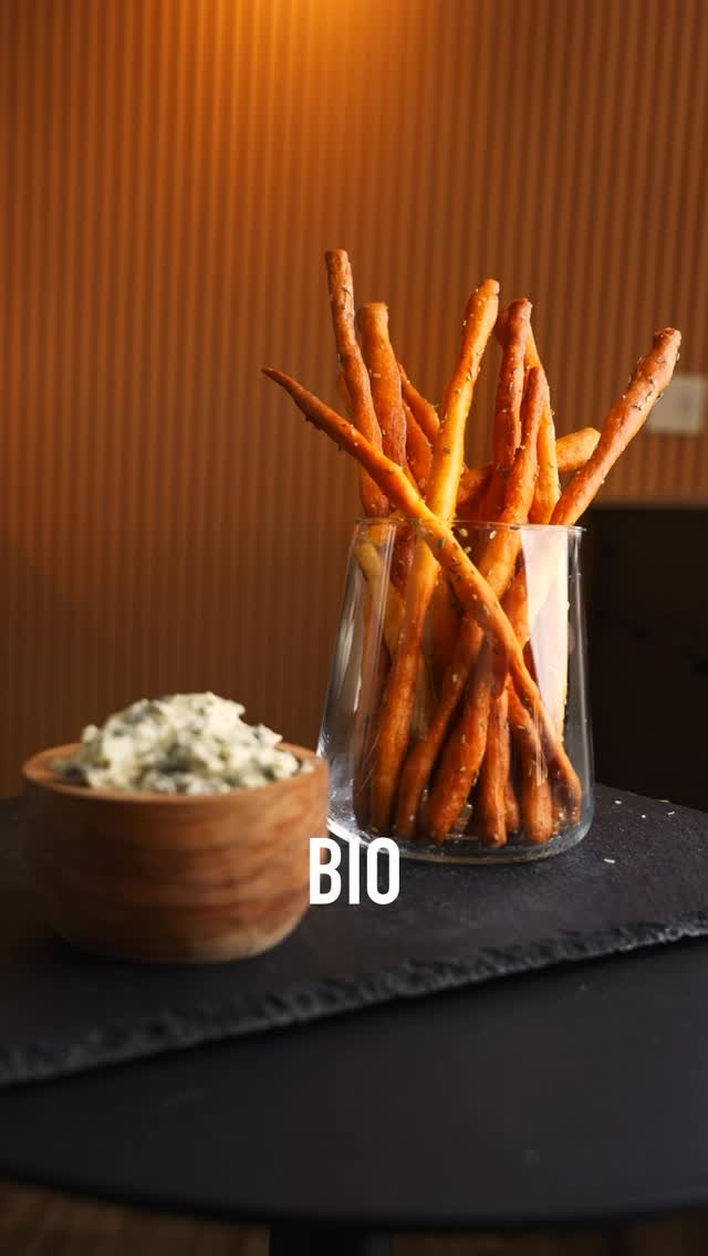 noahperlofit 게시물 이미지: Easy Crunchy Bread Sticks‼️

Honestly these...