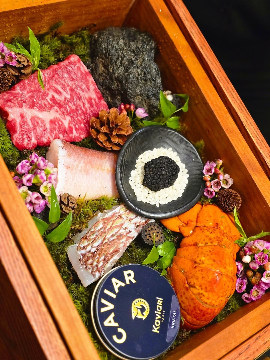 Photo shared by 박성형 on July 21, 2025 tagging @165.2_go, @y_ellmee, and @hyetteoni. May be an image of roe, steak, caviar, truffle and text that says 'CAVIAR N VIAR CAVI នងង Kaviari PARIS KRISTAL AR'.