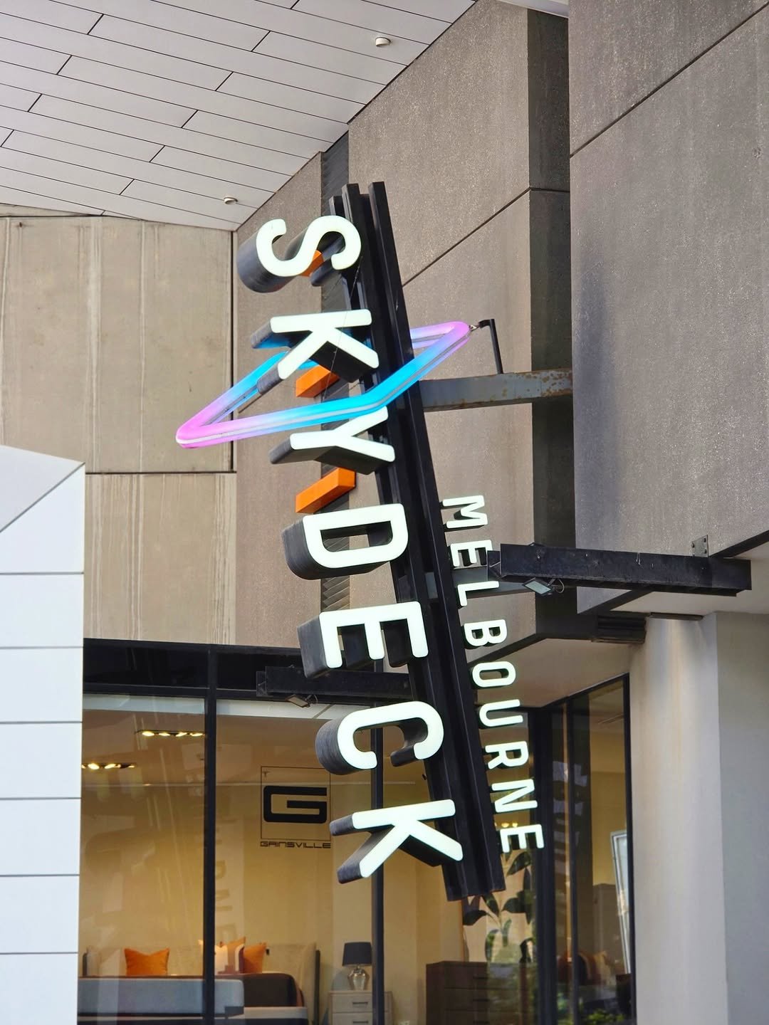 Photo by 박성형 on October 13, 2025. May be an image of ‎signboard and ‎text that says '‎축장 吉 KKDE 1ብሉስ ب M ഗ 죠 YDECK ECK 百 ผ MELBOURNE ยาวผ للا 天 က ㅈ‎'‎‎.