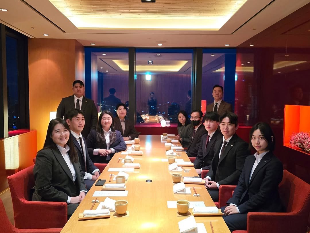 Photo shared by 박성형 on October 18, 2025 tagging @az_._.eun, @k_su_28, @az_seonguk, @again__an_az, @jonyoni__, @kingdom__az, @nobel_psh, @nobel_hyj, @az_young_, @azjinmi, and @az_nobelksy. May be an image of one or more people, table, sushi, suit, office and text.