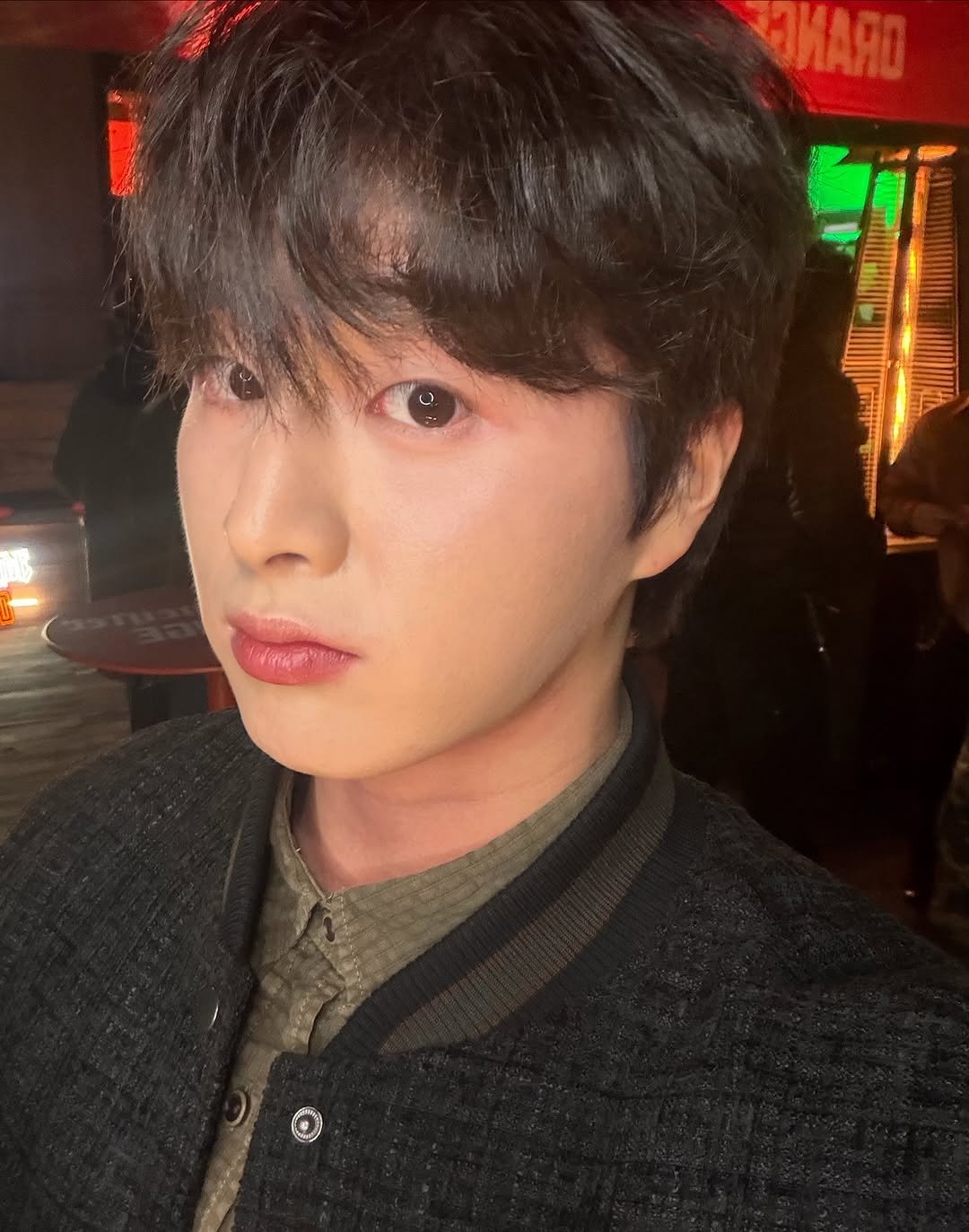 Photo by 노 지 수 on November 25, 2025. May be an image of one or more people, bangs and text.