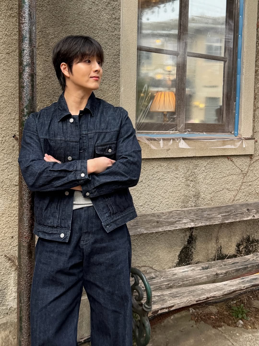 Photo by 노댕구 on March 29, 2026. May be an image of duffle coat and text.