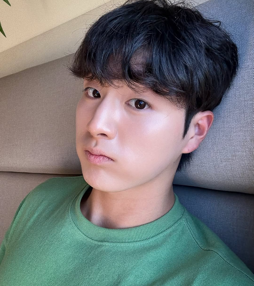Photo by 노 지 수 on July 14, 2025. May be an image of one or more people and bangs.