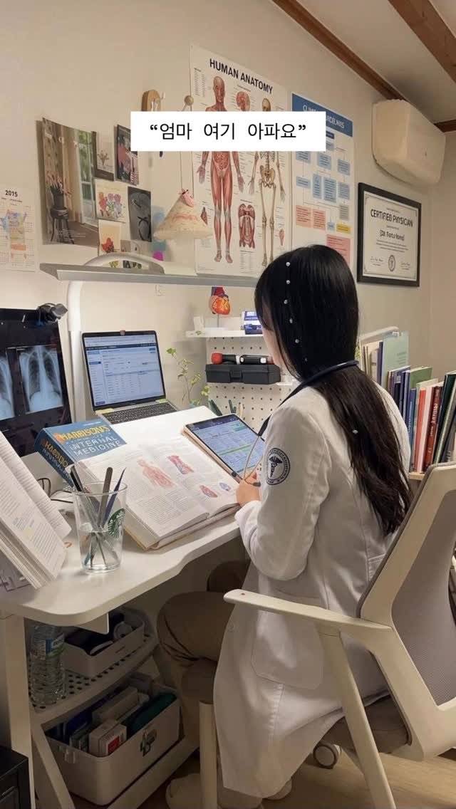 noeul._.t 게시물 이미지: n잡인데 무급,,

Ai용량 한도 문제로 더 못 만들어서 그렇지 아마 몇개 더 있을...