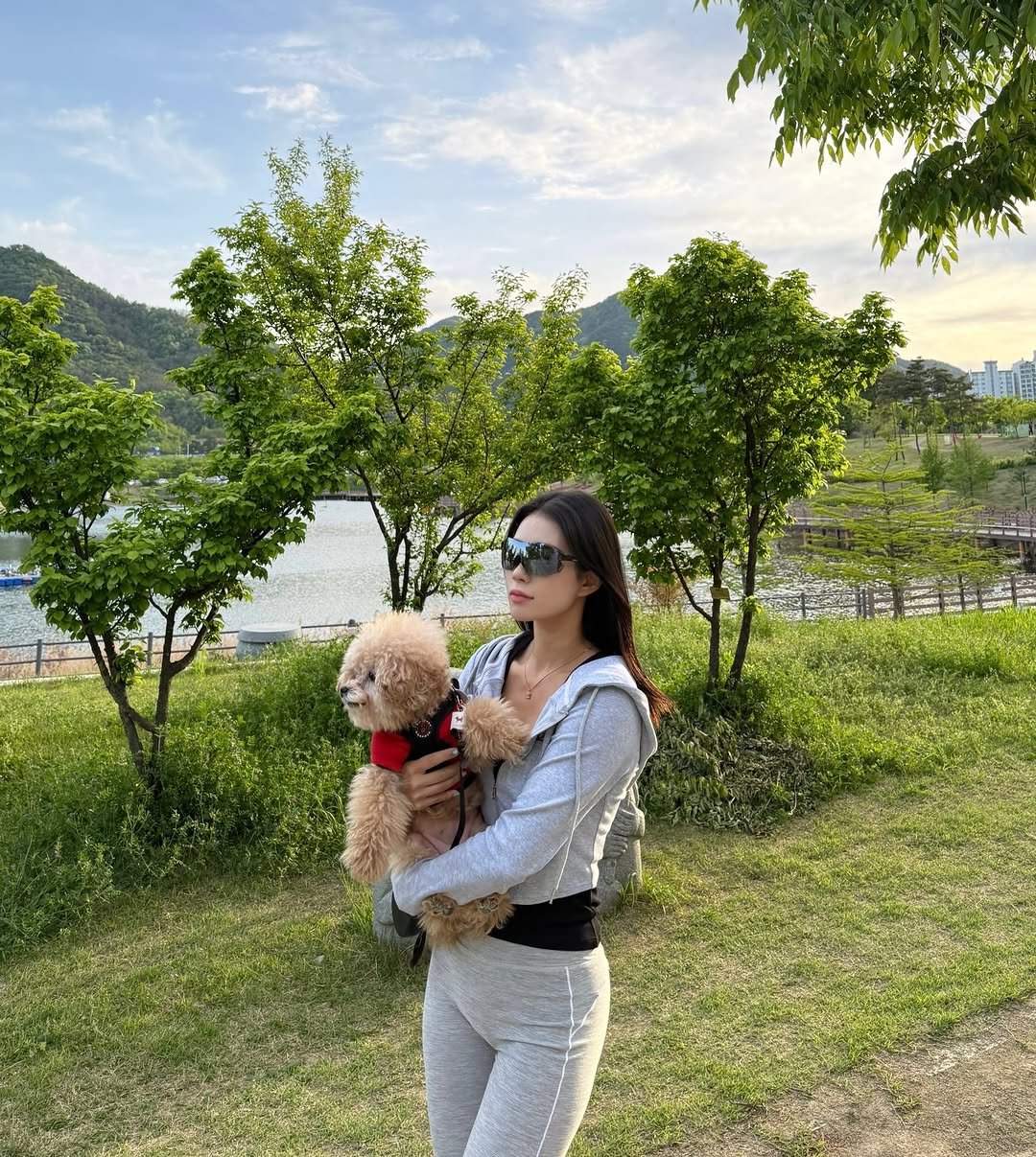 noeyuxx 게시물 이미지: 오랜만에 울이랑 산책☀️

요즘 외출할 때 거의 매일 챙기는 게...