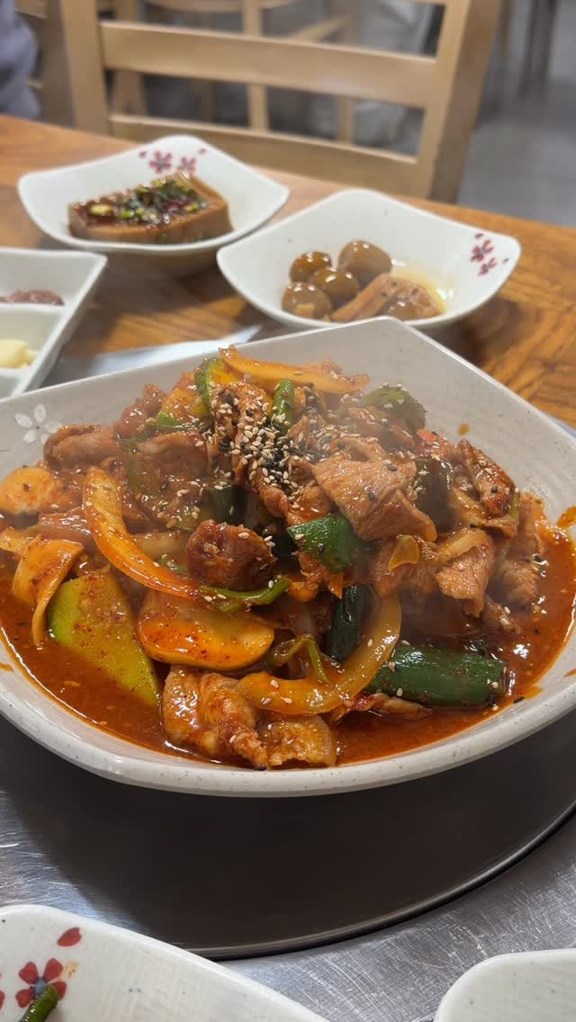 nohcook 게시물 이미지: #부여군맛집 
주무관님이 추천해 주신 곳🤙🏻
아침 일찍부터 돌아다니며 집중해서...