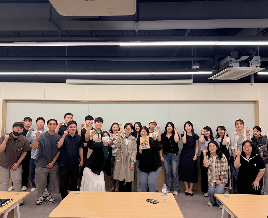 nohcook 게시물 이미지: #대학원종강

한 학기 동안 모두 수고 많으셨습니다.
사진에 함께하지 못한 분들도...