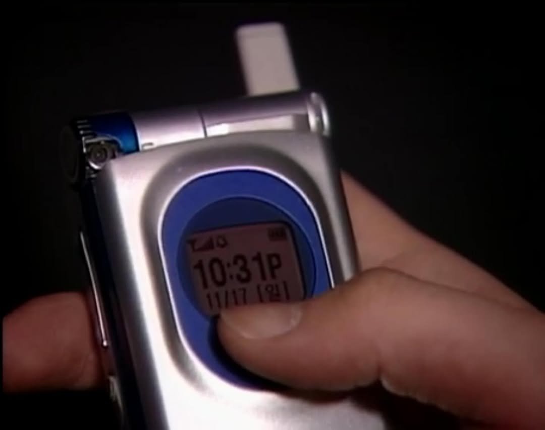 Photo by 차와 식사… on November 17, 2025. May be an image of digital watch, phone, portable cassette player, thermometer, timer and text.