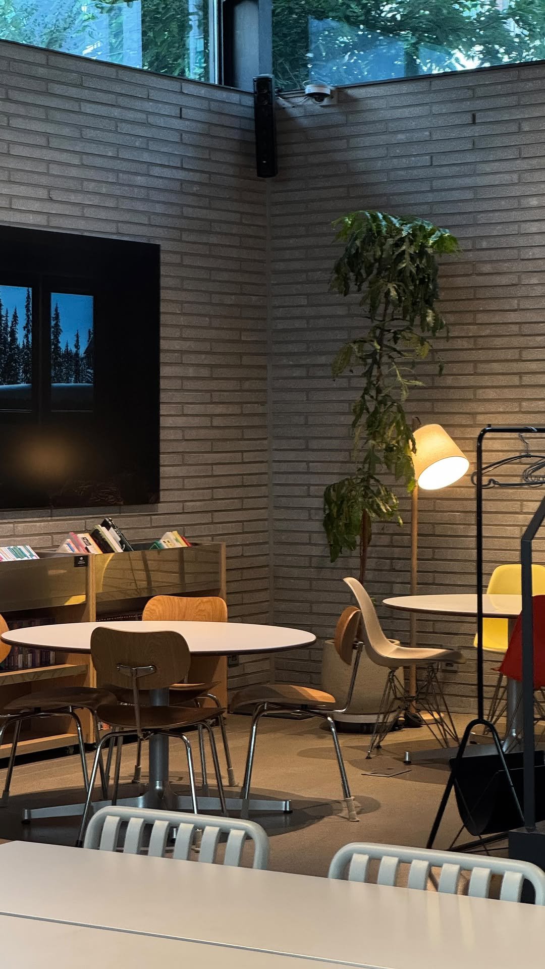 nomad_workspace 게시물 이미지: 감각적인 대관 공간을 찾는다면 💭

오늘 소개할 곳은 혼자 가는 작업 공간이 아니라...
