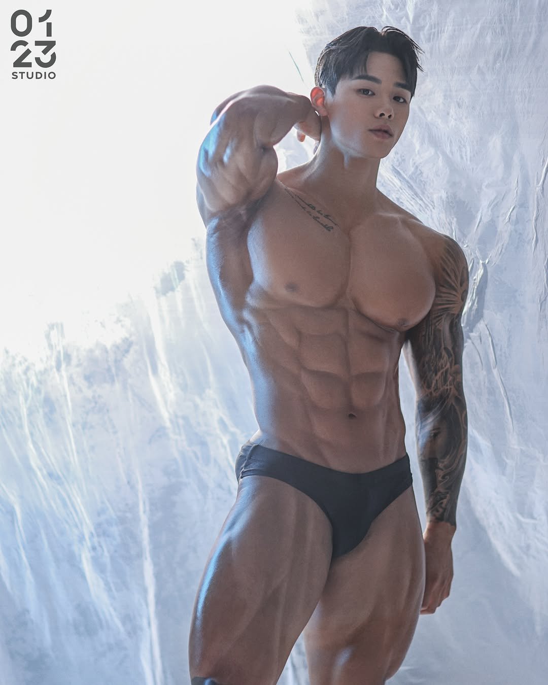 Photo shared by 박요한 (논난이) on March 14, 2026 tagging @0123studio. May be an image of one or more people, biceps, people bodybuilding and text that says '01 23 STUDIO'.