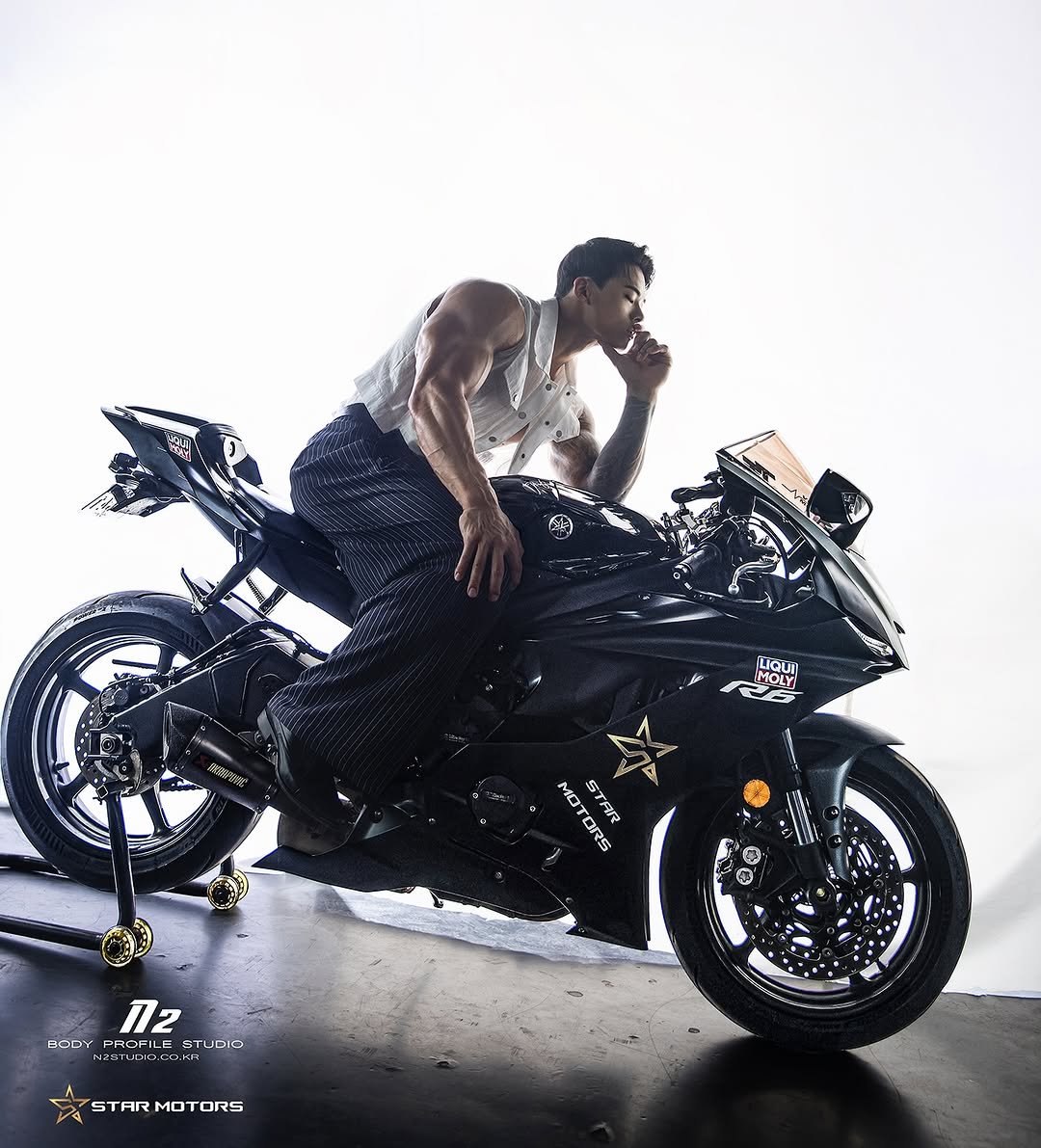 Photo shared by 박요한 (논난이) on November 03, 2025 tagging @n2studio_kwon, and @sm_starmotors. May be an image of racing vehicles, motorcycle, helmet and text.