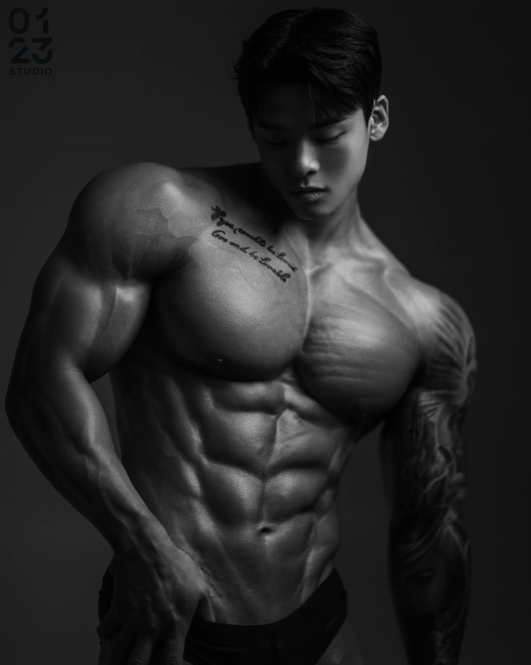 Photo shared by 박요한 (논난이) on March 16, 2026 tagging @0123studio. May be an image of one or more people, biceps, people bodybuilding and text.