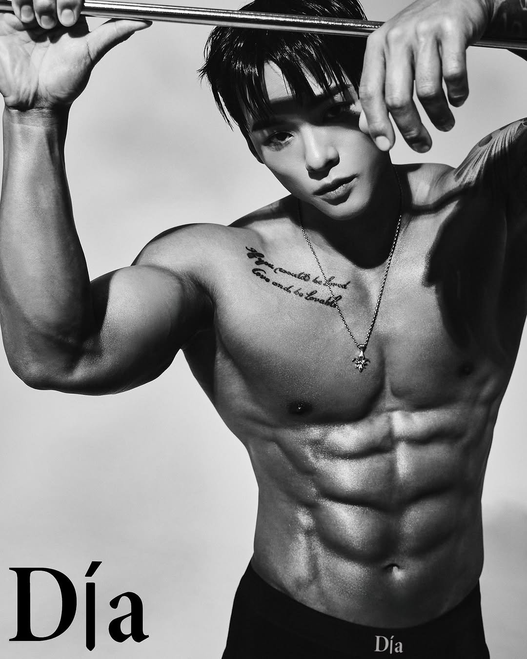 Photo shared by 박요한 (논난이) on November 05, 2025 tagging @hae.5a.n, @2dasooooom_, @studio_dia__, and @carmid.kr. May be an image of one or more people, hair, biceps, people bodybuilding and text.