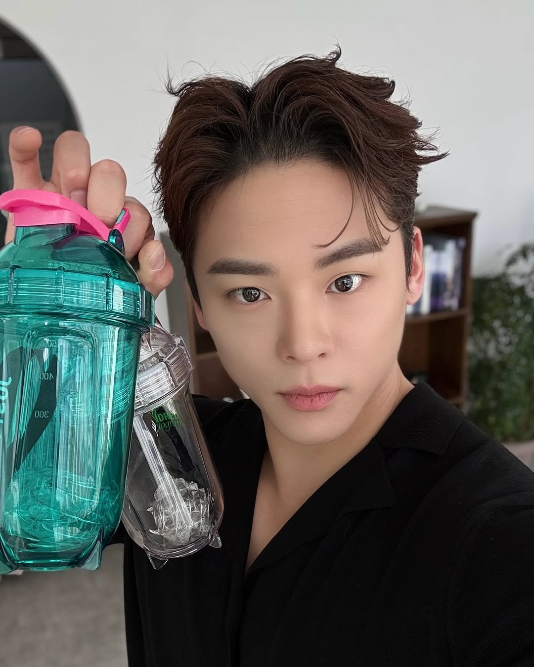 Photo shared by 박요한 (논난이) on March 18, 2026 tagging @samdae500_official. May be an image of bottle, water bottle, jug and text.