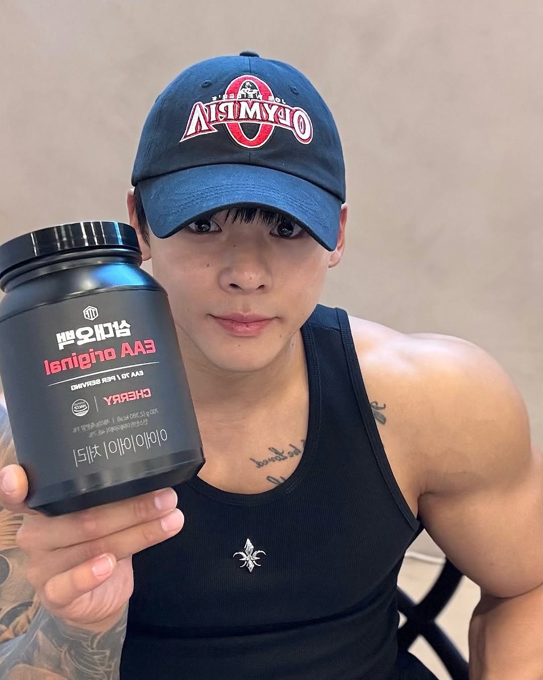 Photo shared by 박요한 (논난이) on November 18, 2025 tagging @samdae500_official. May be an image of one or more people, biceps, people bodybuilding, shaker, jug, sportswear and text.