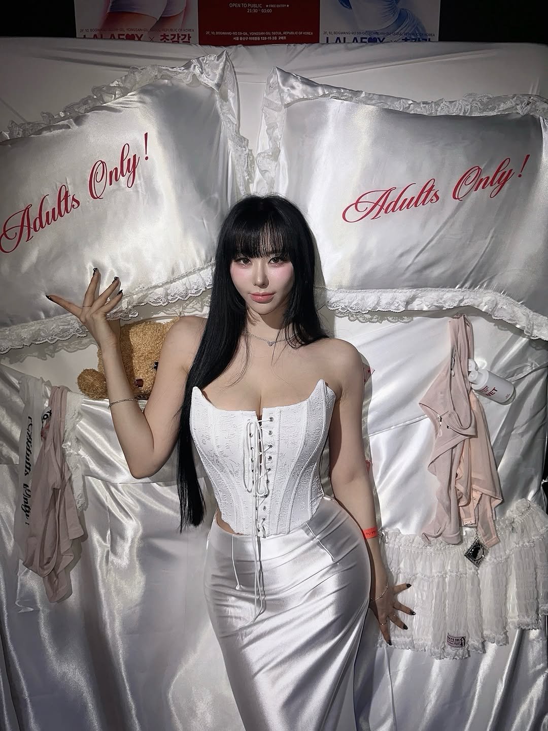 nothing_betttter 게시물 이미지: 𝐴𝑑𝑢𝑙𝑡𝑠 𝑂𝑛𝑙𝑦!

LaLafox X 초감각의 콜라보 런칭 파티에...