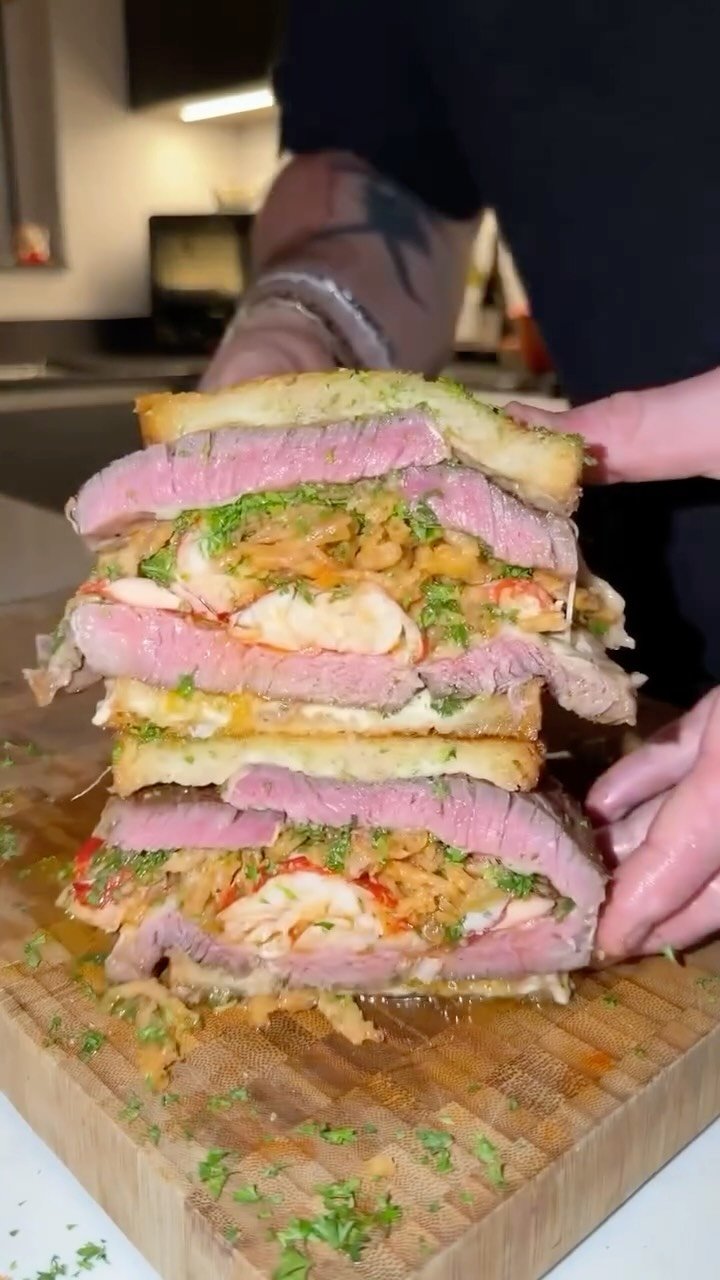 nourishing 게시물 이미지: Surf & Turf Toastie 🥩🦞✨
(via:...