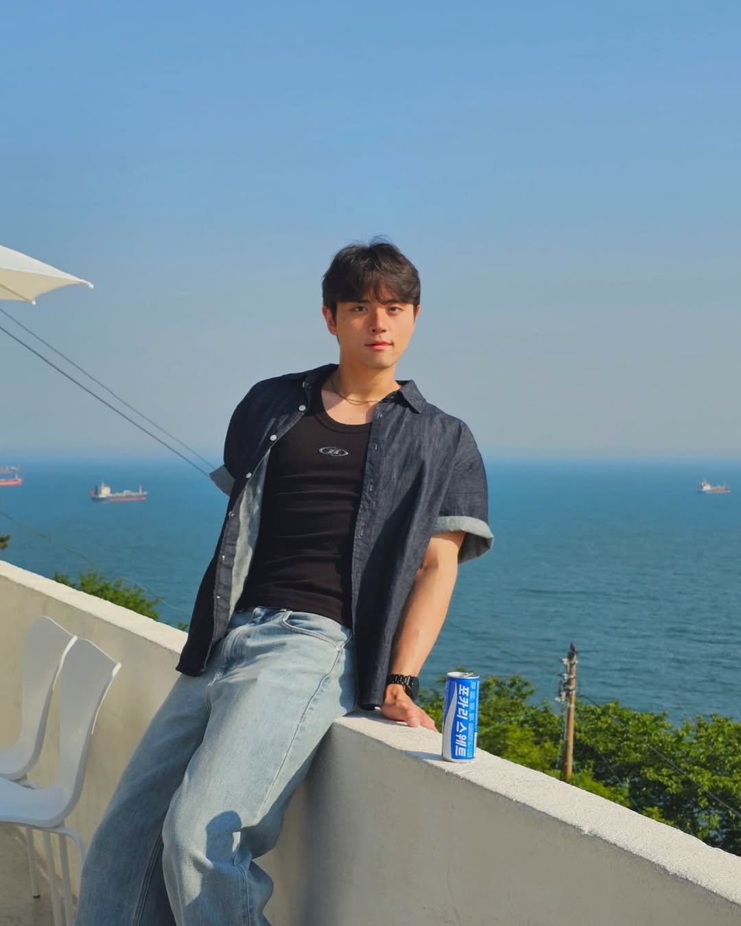 Photo shared by 𝗝𝗮𝗲𝗦𝘂𝗻𝗴_𝗛𝘆𝘂𝗻 on May 21, 2025 tagging @pocarisweat_kr. May be an image of 1 person, Victoria Peak and text.