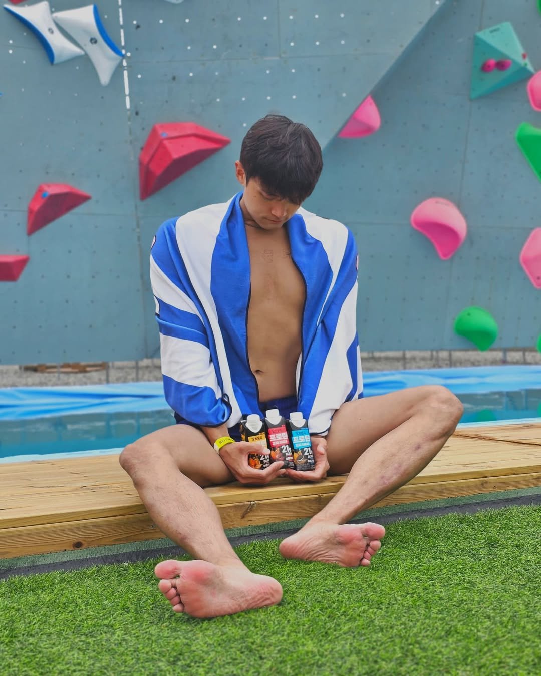 Photo shared by 𝗝𝗮𝗲𝗦𝘂𝗻𝗴_𝗛𝘆𝘂𝗻 on July 31, 2025 tagging @lottechilsung. May be an image of 1 person, underwear, sportswear, outdoors and text.
