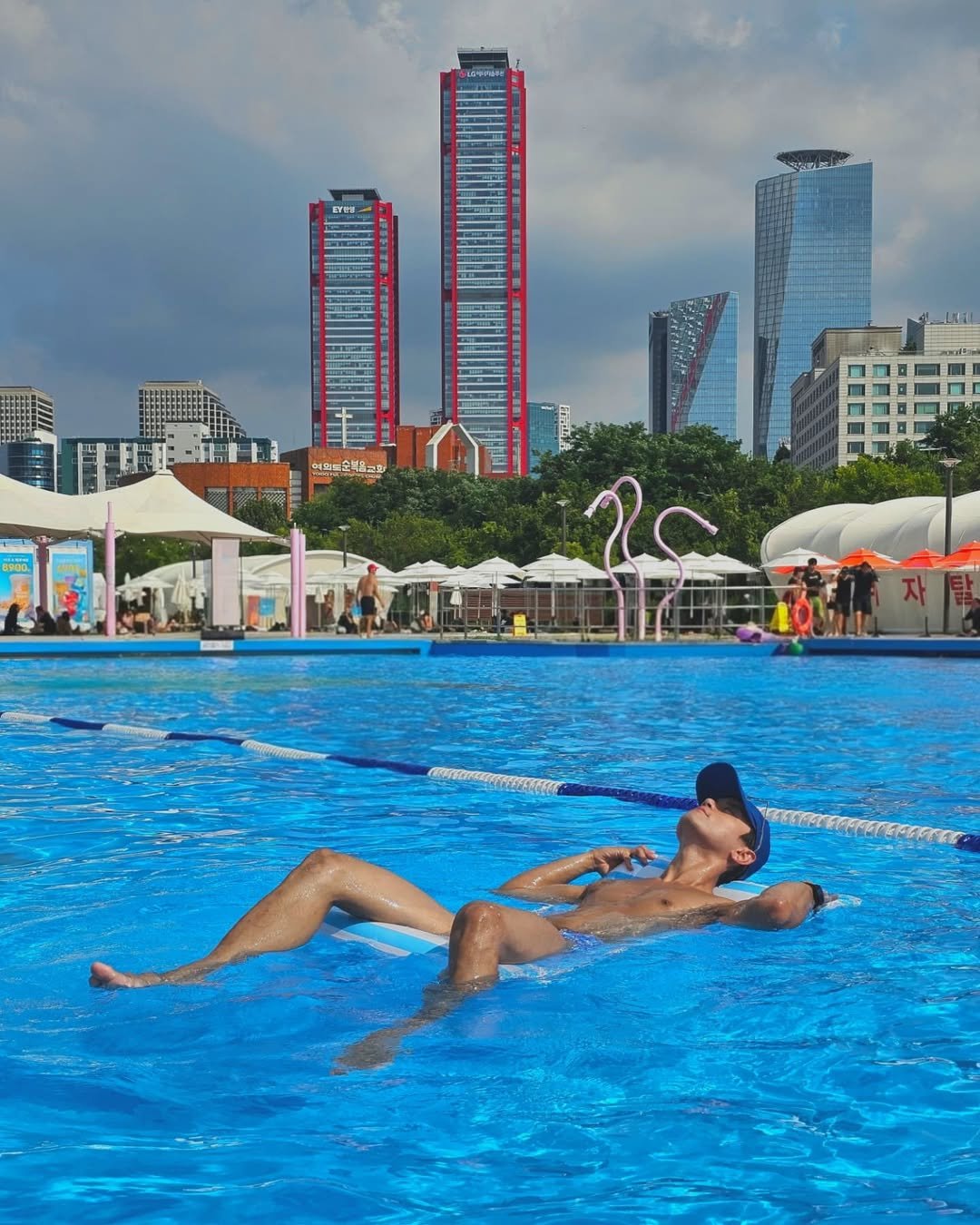 Photo by 𝗝𝗮𝗲𝗦𝘂𝗻𝗴_𝗛𝘆𝘂𝗻 on July 24, 2025. May be an image of 4 people, people swimming, pool and text.