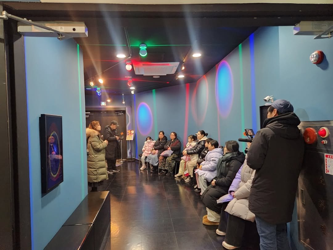 Photo by 노원천문우주과학관 🌟 on January 22, 2026. May be an image of duffle coat, television, parka and text.