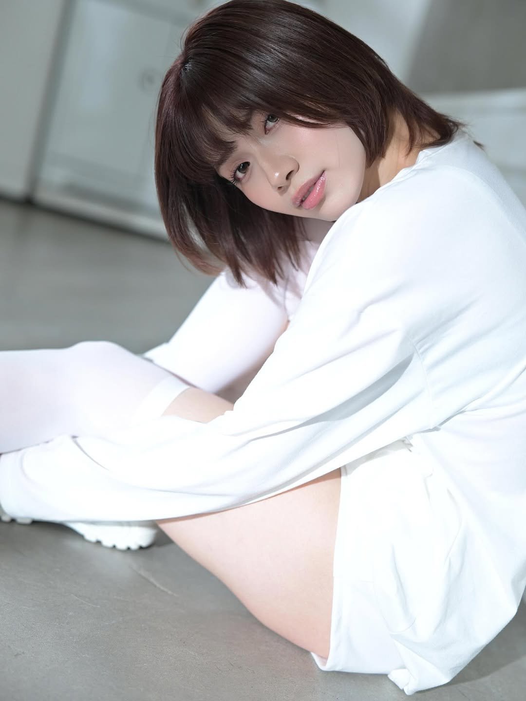 Photo shared by 石原　希望(いしはら　のぞみ) on November 11, 2025 tagging @yuji_fukushima_. May be an image of one or more people, hair, miniskirt and text.