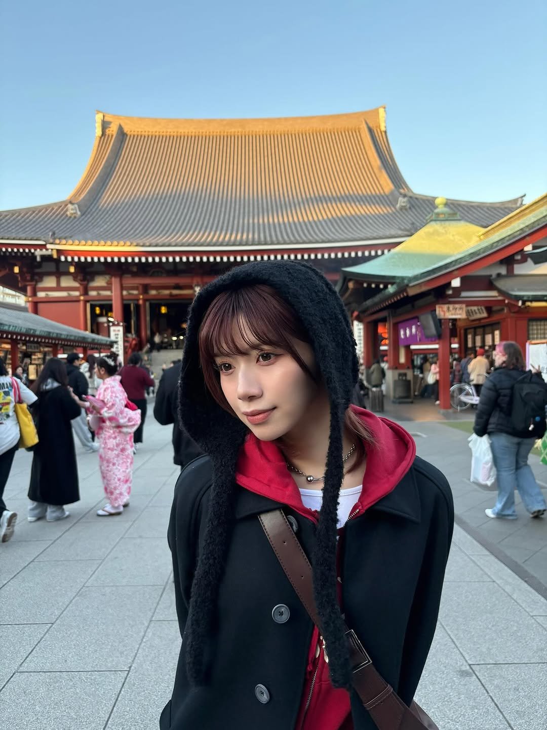 Photo by 石原　希望(いしはら　のぞみ) on December 04, 2025. May be an image of cloak, bath robe, costume, Fushimi Inari Taisha and text.