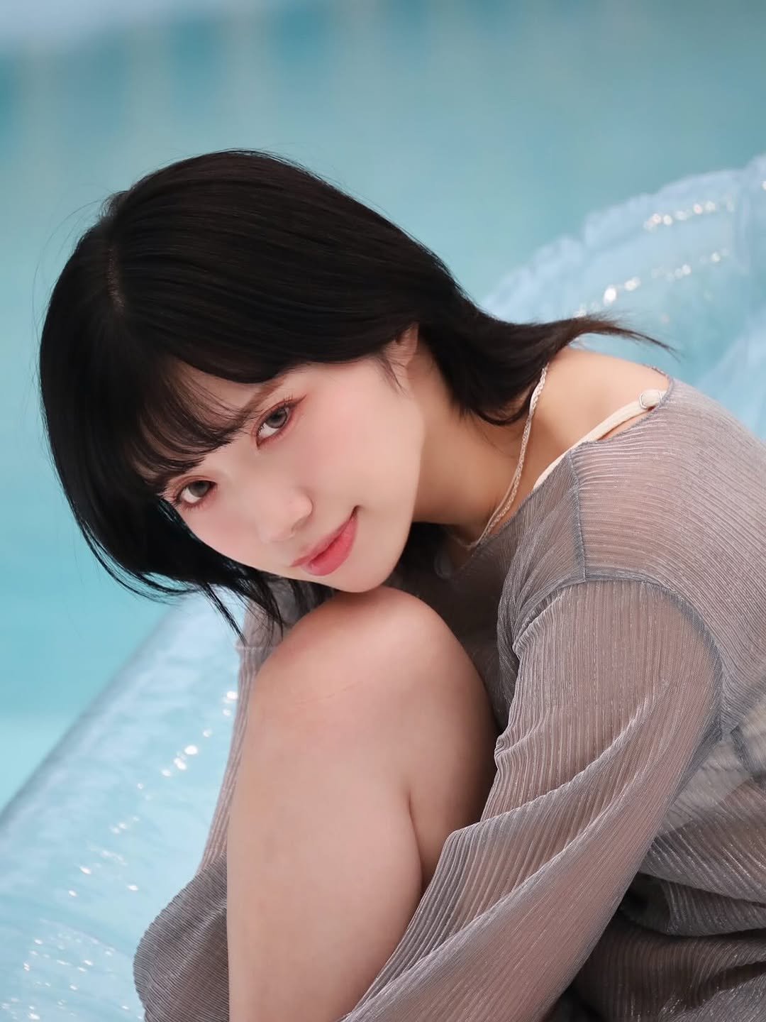 Photo by 石原　希望(いしはら　のぞみ) on October 28, 2025. May be an image of one or more people, hair, makeup, pool, outdoors and text.