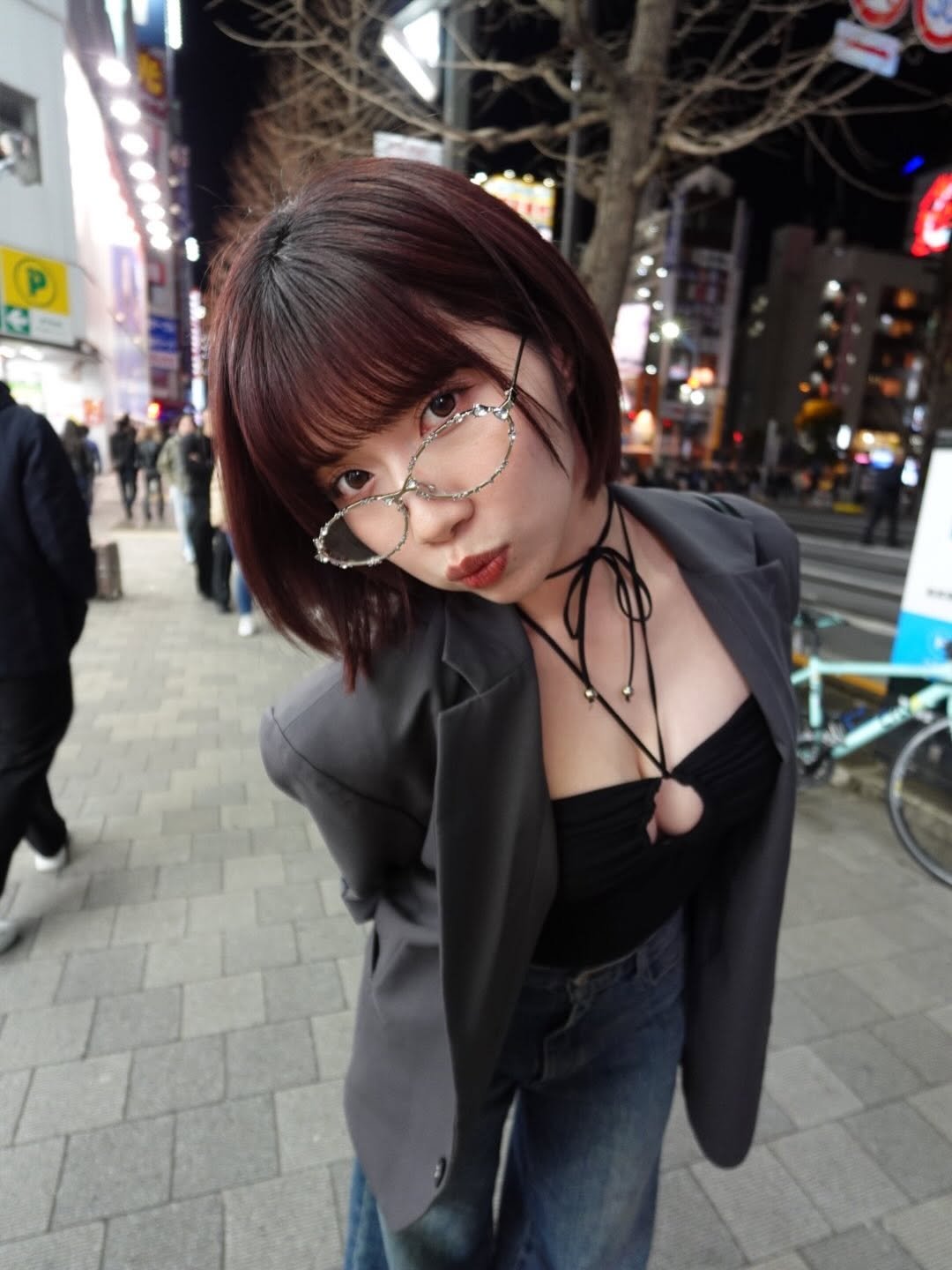 Photo by 石原　希望(いしはら　のぞみ) on February 28, 2026. May be an image of one or more people, hair, eyewear, blazer, suit, choker and text.