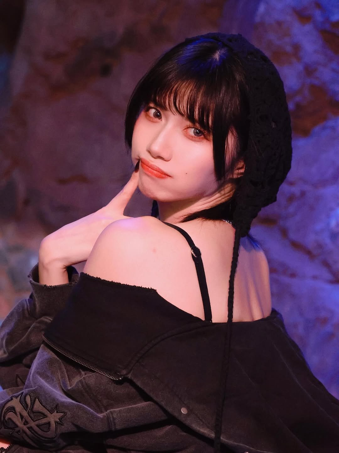 Photo by 石原　希望(いしはら　のぞみ) on November 02, 2025. May be an image of one or more people, hair, duffle coat, parka, top, outdoors and text.