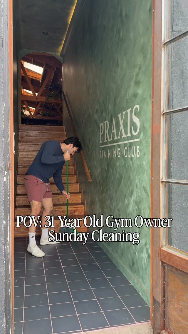 nszimmer 게시물 이미지: POV: 31 Year Old Gym Owner Sunday Cleaning