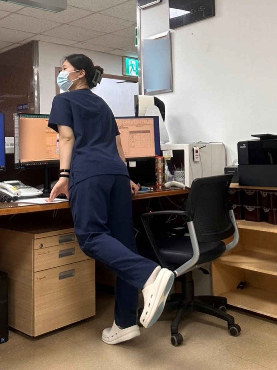 nurfit_official 게시물 이미지: 간호사 선생님들의 널스텝 뮬 후기가 도착했어요🧚
 
”스테이션에 있다가 뛰쳐나갈...