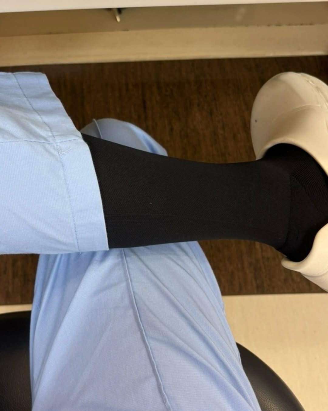 nurfit_official 게시물 이미지: 선생님들 사이에서 조용히 난리난 그 압박 양말🧦

하루종일 걷고 뛰며
오늘도 부은...