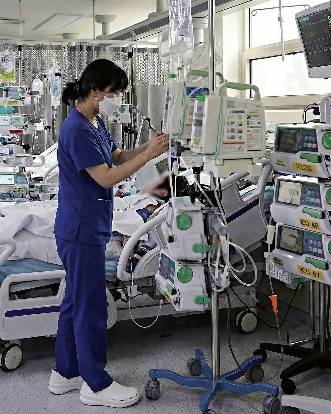 Photo shared by 간호사를 간호하는 간호사 | 오성훈 on December 19, 2025 tagging @nurfit_official. May be an image of stethoscope, hospital and text.