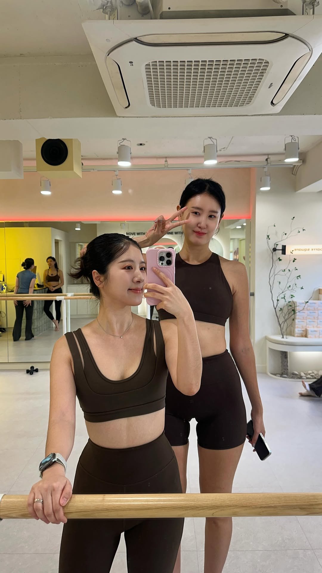 nusa_naya 게시물 이미지: 너랑 바레하는게 제일 재밌어🤣
같이하면 재미가 🖐🏼배😝

#barre #바레...