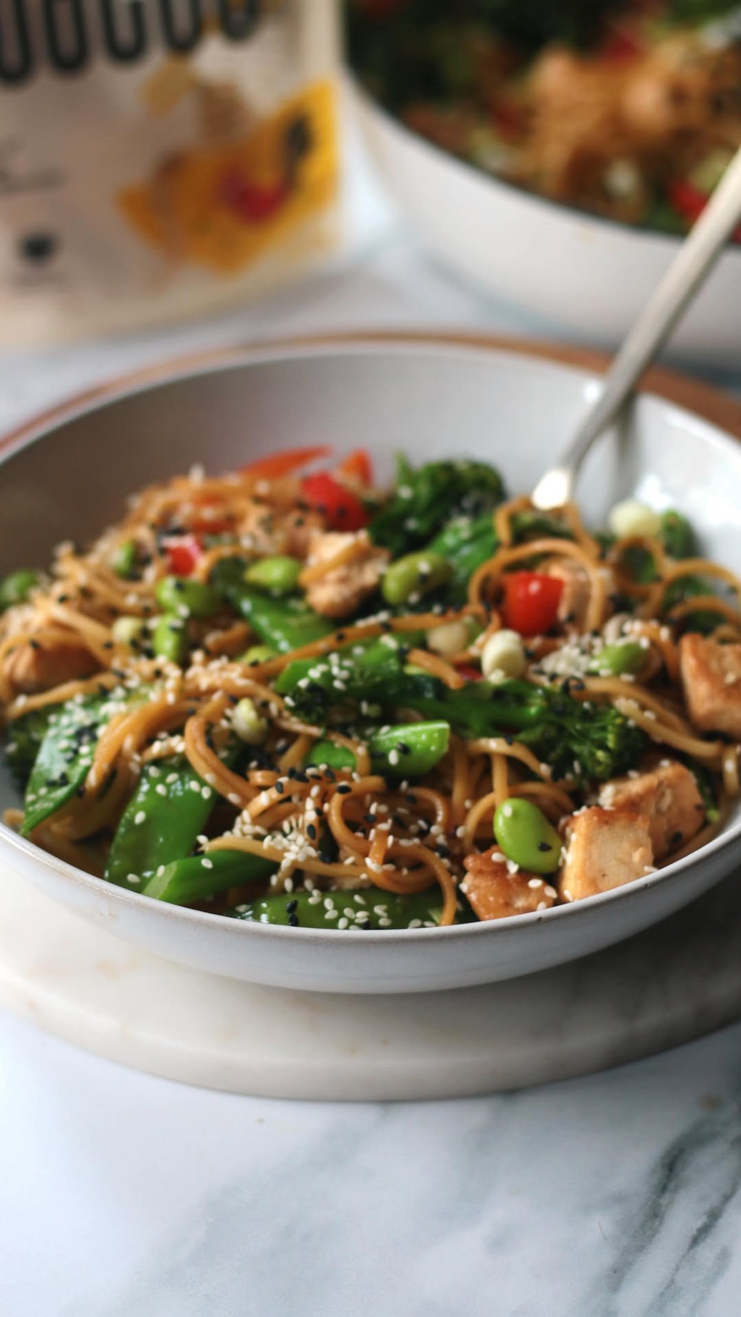 nutritiouslydelicia 게시물 이미지: AD This soy-glazed tofu egg noodle stir-fry is...