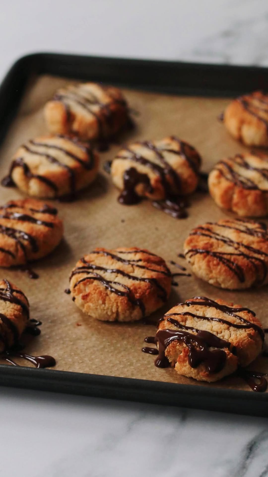 nutritiouslydelicia 게시물 이미지: These Chocolate Coconut Almond Macaroons are a...