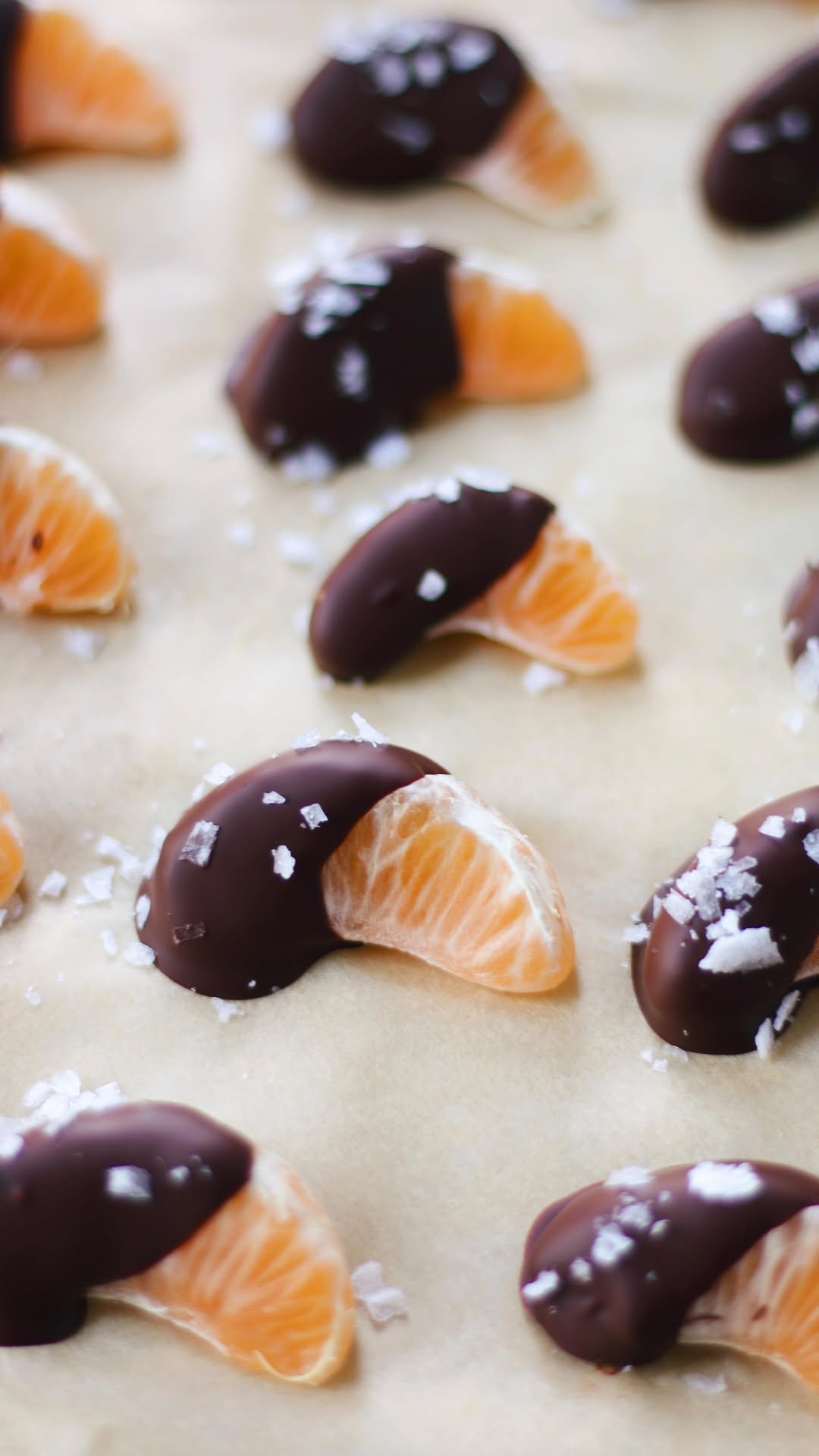 nutritiouslydelicia 게시물 이미지: These chocolate-dipped clementines are the...